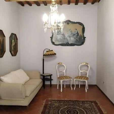 Semesterbostad Borgo Antico Lari